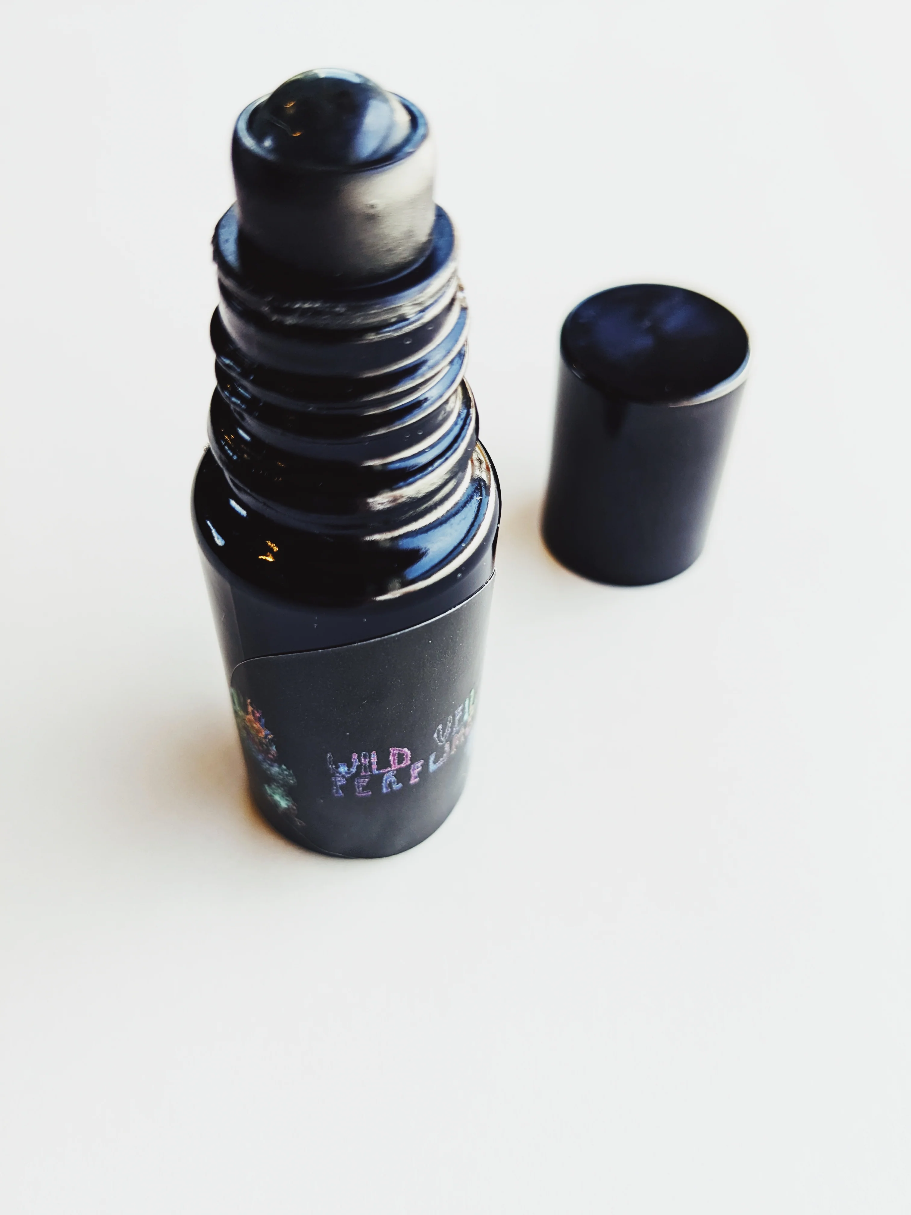 Menhit. Natural perfume. California figs, orange blossom + sandalwood. April 2023 - Image 8